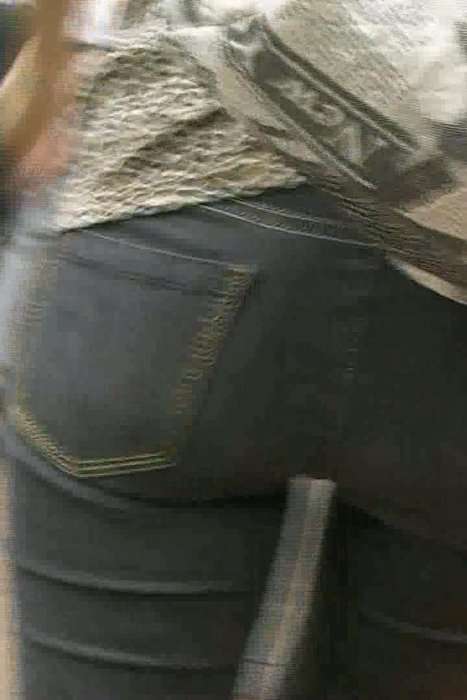 [街拍视频]00169跟着紧身牛仔裤丰臀美少妇裤走了