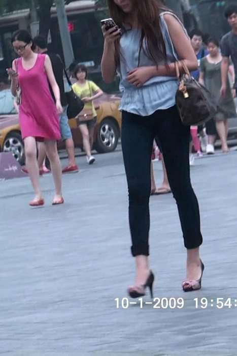 [街拍视频]00340超性感高挑身材的紧身裤高跟美女