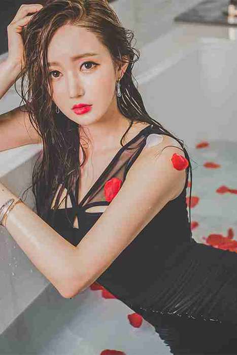 [李妍静绝美高雅气质写真]ID0001--性感提示：俏女