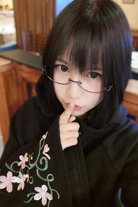 [逐月su]ID0007 2017年11月1日作品--性感提示：屁股走